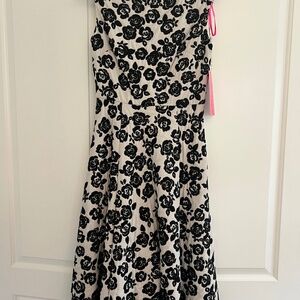 New with Tags! Betsey Johnson Flare Dress with Pockets Size 6